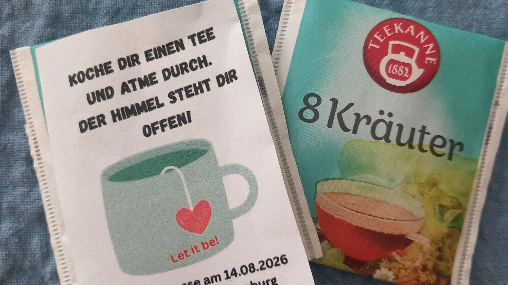 Kräutertee mit Aufdruck: Nimm dir einen Tee und atme durch. Der Himmel steht dir offen!